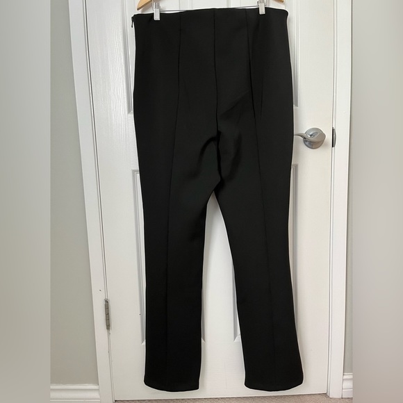 Good American, Good Waist Flare Scuba Pants in Black, Size 18, Good American 6. - Picture 7 of 11